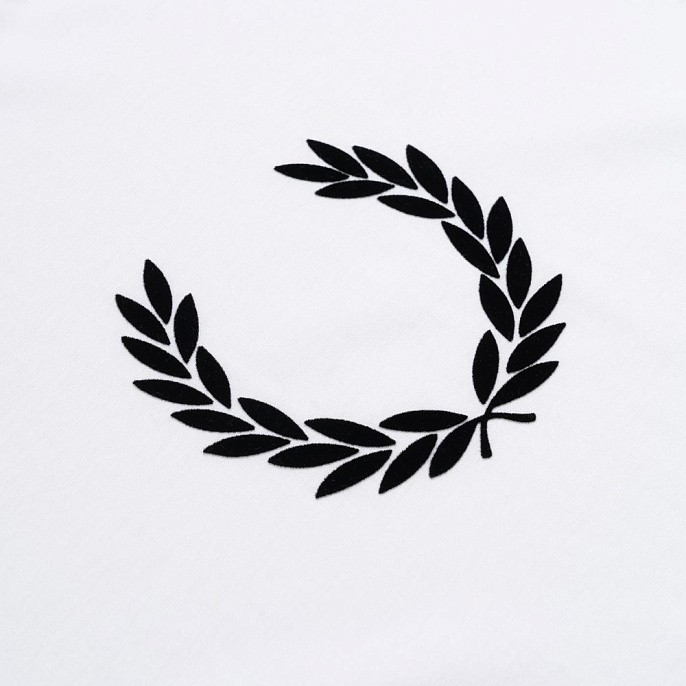 Футболка Fred Perry Flocked Laurel Wreath T-Shirt